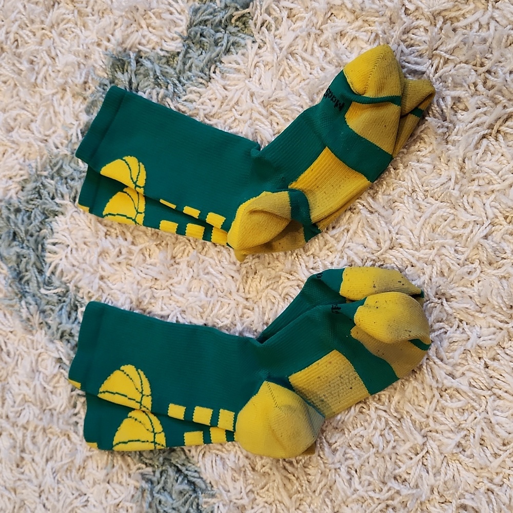 2  Two Pairs of Basketball Socks GUC